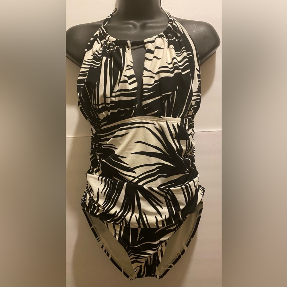 La Blanca Black and White Palm Print One 🌴🌴🌴Piece